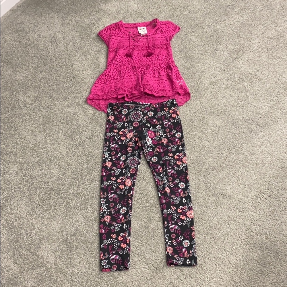 EUC! Cute Matching Outfit Kid’s Size Small